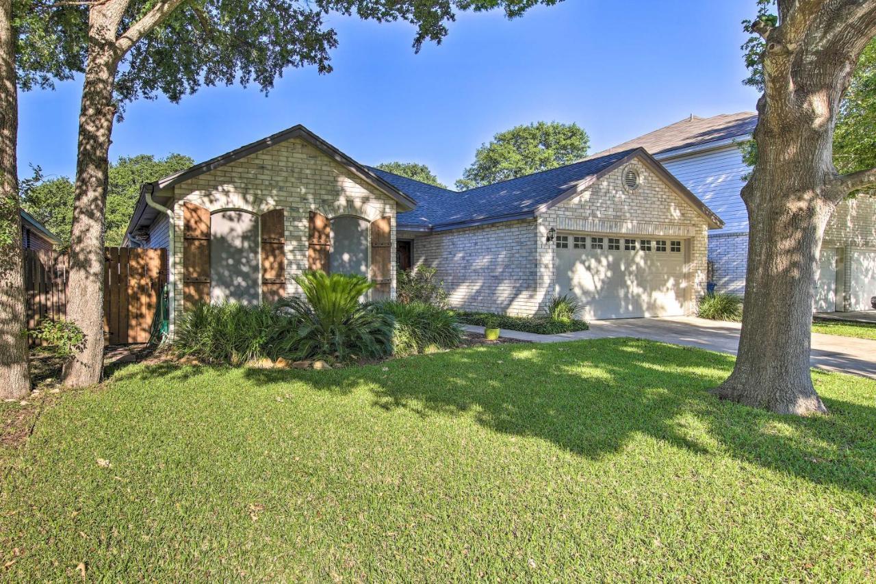Peaceful San Antonio Oasis With Private Pool And Grill Villa Buitenkant foto