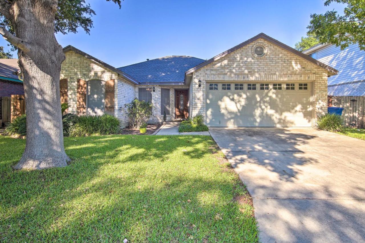 Peaceful San Antonio Oasis With Private Pool And Grill Villa Buitenkant foto